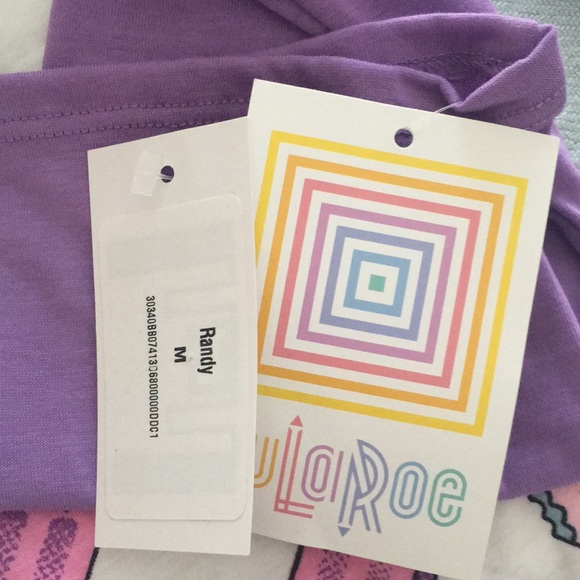 LuLaRue Fun Top! Please feel free to bundle with other items!🤗 - Picture 3 of 3